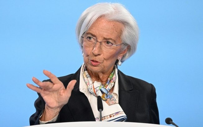 (Arquivo) Banco Central Europeu pode cortar suas taxas de juros a partir de junho. Na imagem, a presidente da instituição com sede em Frankfurt, Christine Lagarde