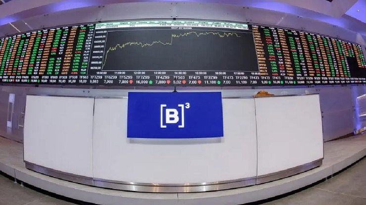 Dólar cai 0,25% e fecha cotado a R$ 5,6552. Bolsa bate em 140 mil pontos, recua, mas tem alta de 0,32%