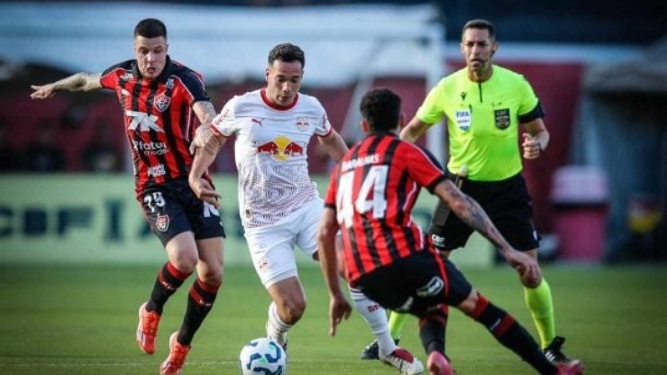Com gol de Renato Kayzer, Vitória vence o Bragantino no Barradão