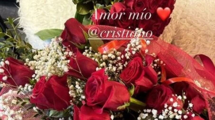 Buquê de rosas entregue por Cristiano Ronaldo à namorada
