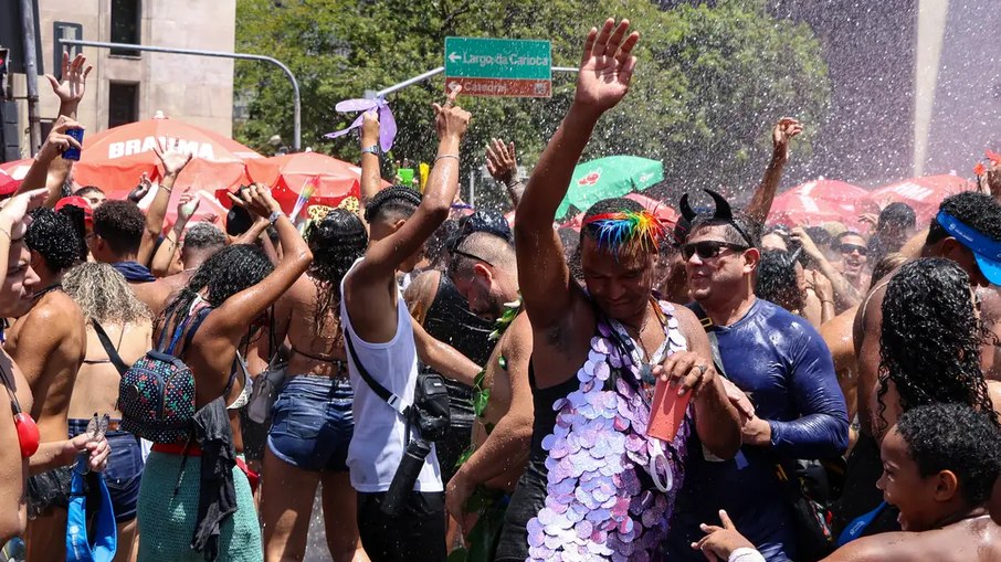 Foliões no Carnaval Foliões no Carnaval