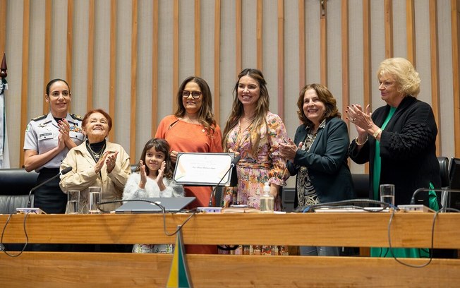 Ana Dubeux se emociona ao receber Título de Cidadã Honorária de Brasília