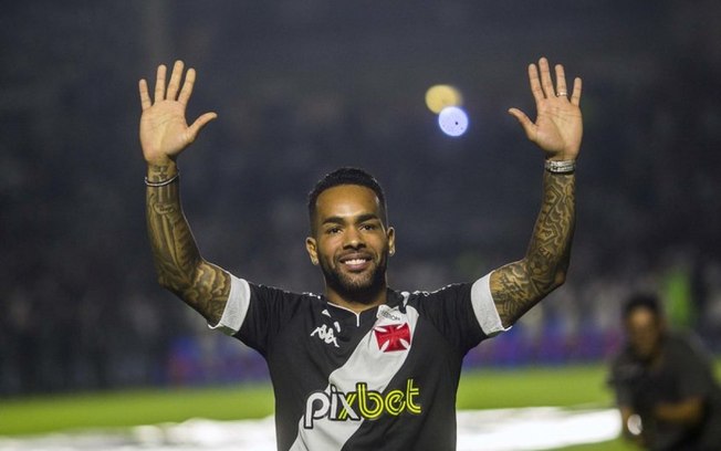 Alex Teixeira é regularizado pelo Vasco e estreia no próximo domingo contra a Chapecoense