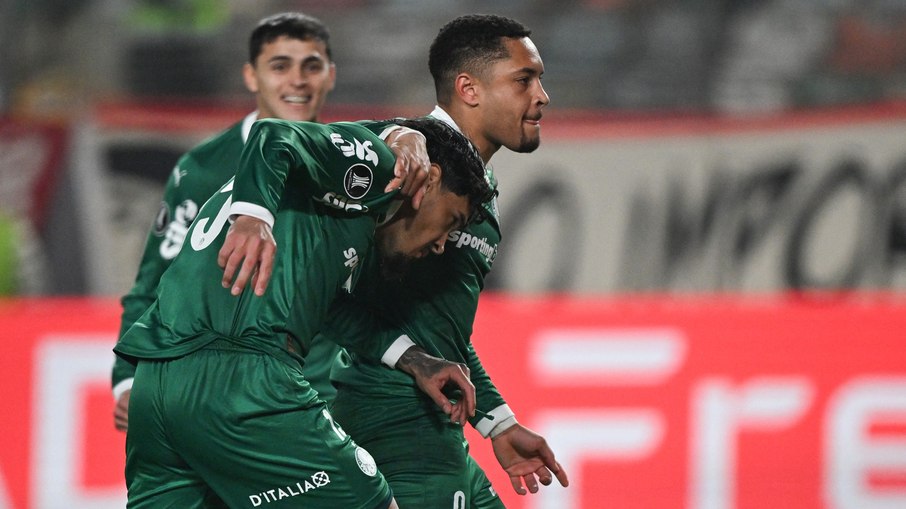 Vitor Roque dá show, e Palmeiras encaminha vaga na Libertadores