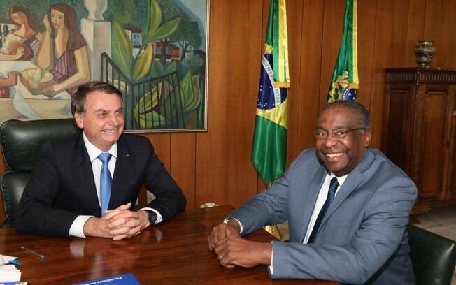 Carlos Alberto Decotelli, novo ministro da Educação de Bolsonaro, alterou seu currículo após reitor revelar que seu doutorado não foi concluído
