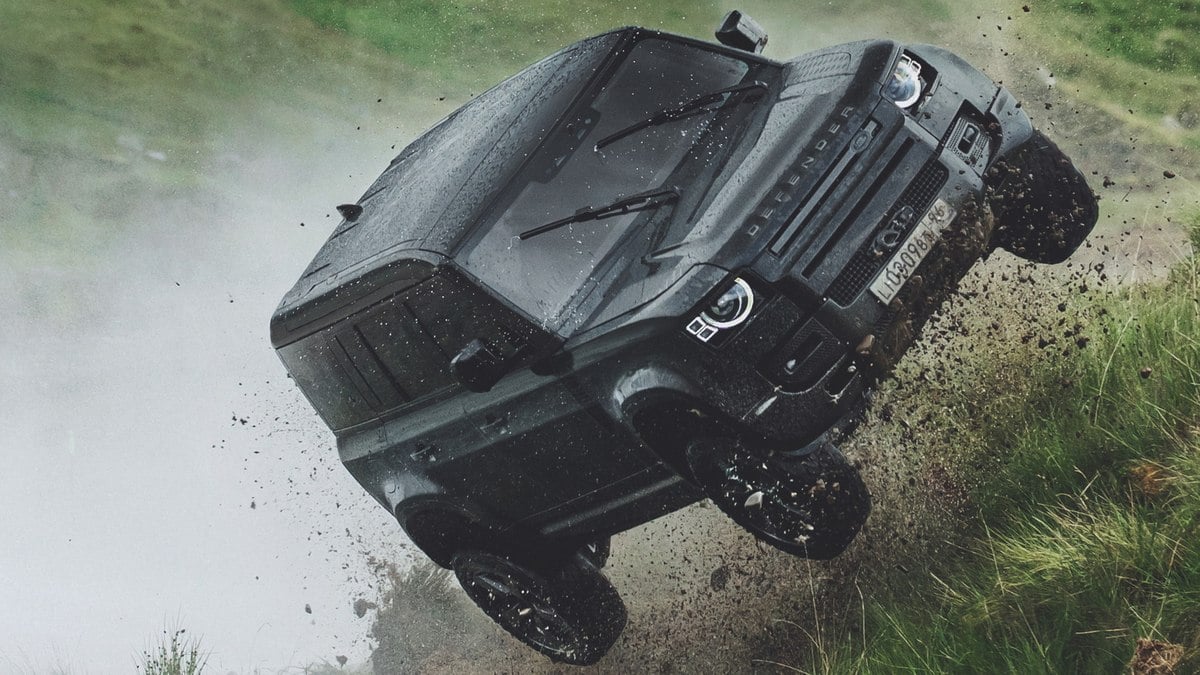 Land Rover Defender usado nas filmagens pode ser arrematado entre R$ 1.587.300 e R$ 2.645.500.