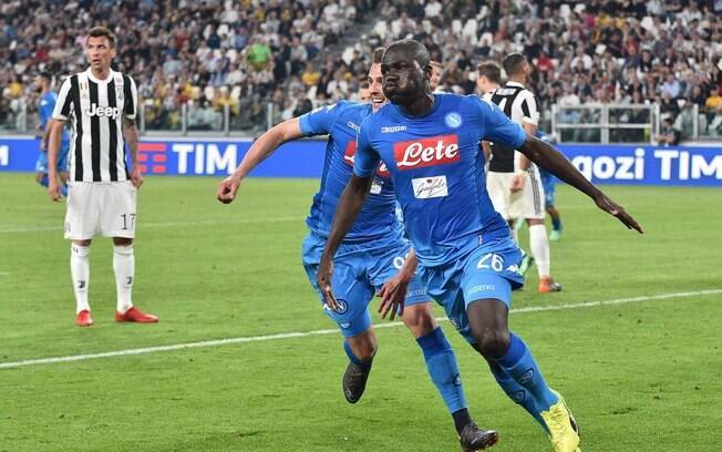 Koulibaly comemora o gol da vitória do Napoli sobre a Juventus