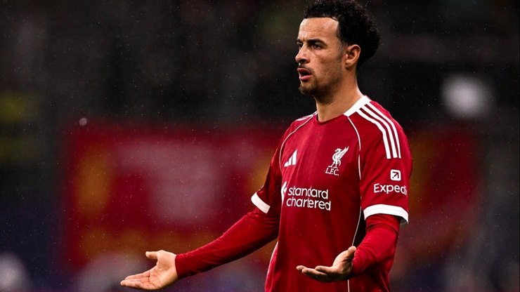 Meia do Liverpool desabafa após goleada: "Estamos na m..."