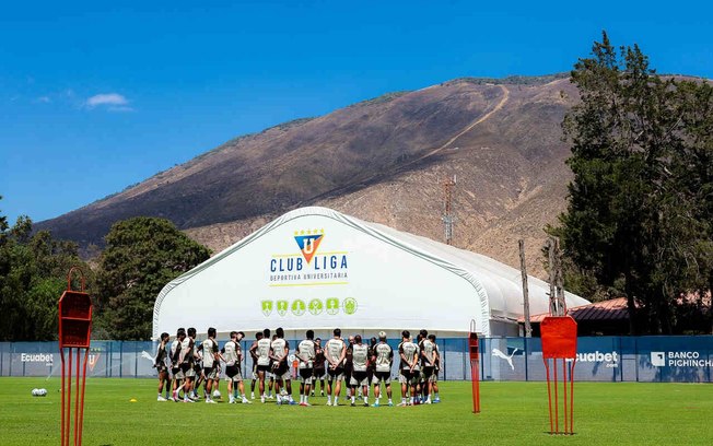 Flamengo iniciou treinamentos nesta terça-feira (8) em Quito para enfrentar o Del Valle