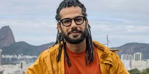 Amaury Lorenzo revela identificação com professor em "Por Você"
