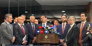 Oposição ataca Moraes e quer adiar julgamento de Bolsonaro no STF