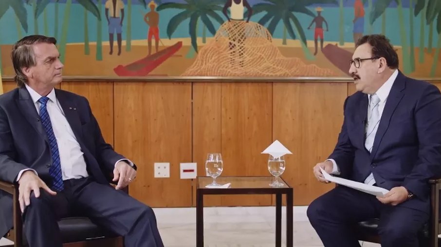 Apresentador Ratinho entrevista o presidente Jair Bolsonaro