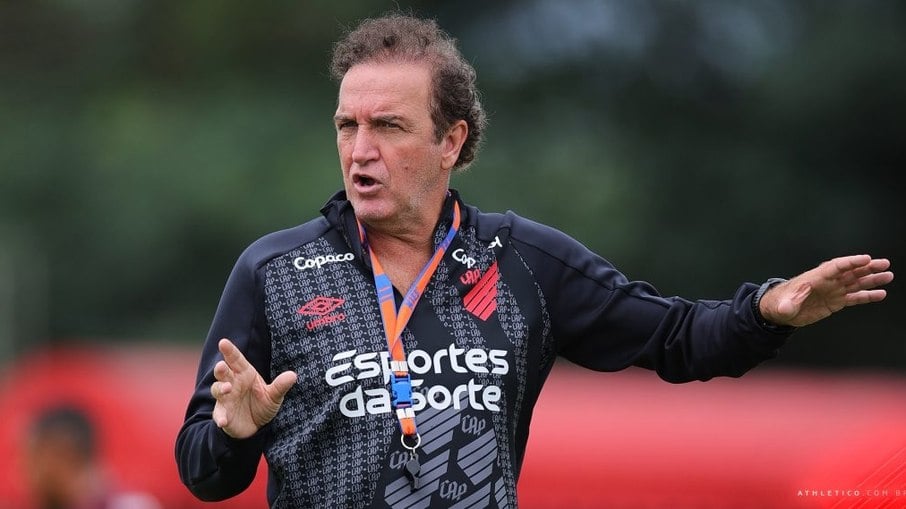 Cuca pede demissão, e Athletico-PR anuncia saída do treinador