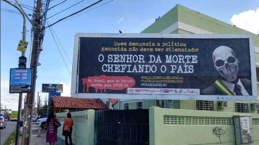  Outro outdoor com críticas a Bolsonaro é avistado, agora em Olinda-PE