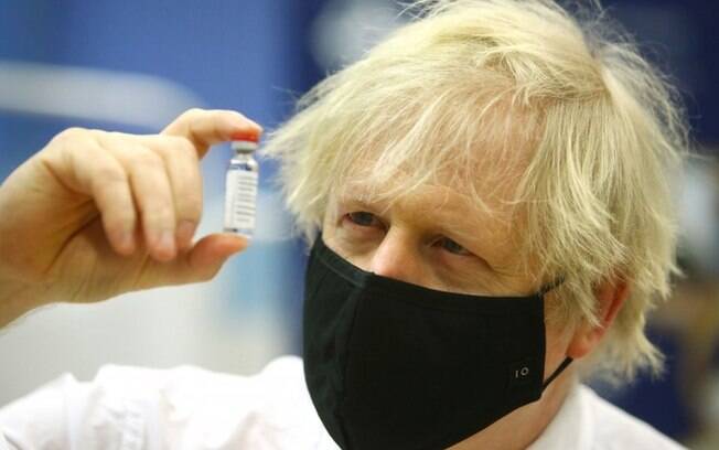 Coronavírus: Reino Unido anuncia reabertura após queda de casos de covid com lockdown e vacinas