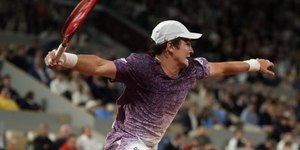 João Fonseca x Mensik: onde assistir as quartas de Roland Garros