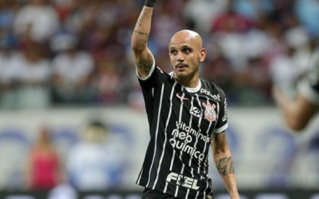 Fábio Santos é uma incógnita no Corinthians