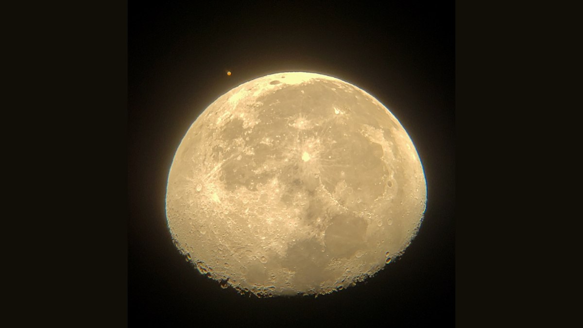 Conjunção da lua com o planeta Marte, em 2020 Conjunção da lua com o planeta Marte, em 2020