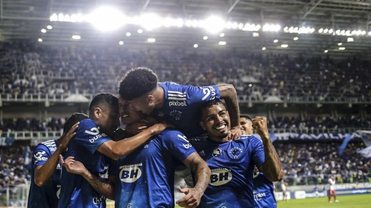 Fabio Azevedo 'surta' com gol de empate do Náutico sobre o Vasco e  viraliza; veja o vídeo