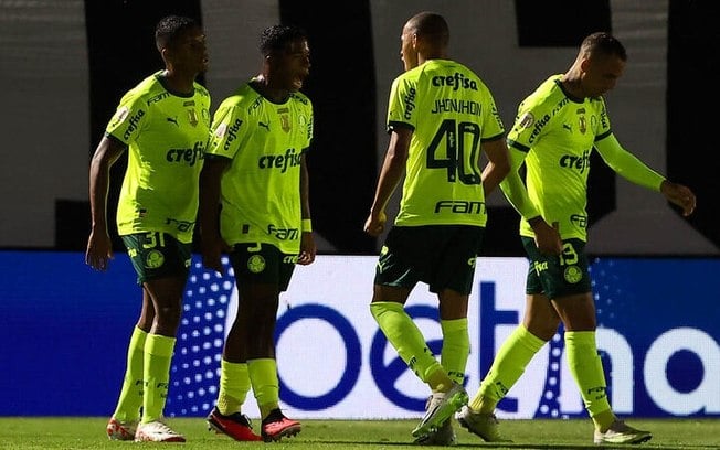 Palmeiras teve sete atletas da base no time titular, contra o Bragantino