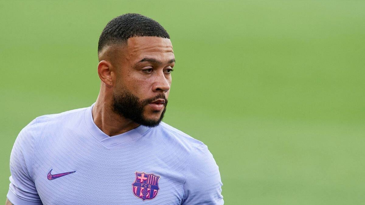 Depay tem passagem pelo Barcelona