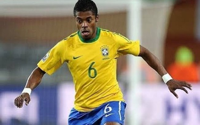 Ex-jogador Michel Bastos é o novo comentarista da SportyNet Ex-jogador Michel Bastos é o novo comentarista da SportyNet