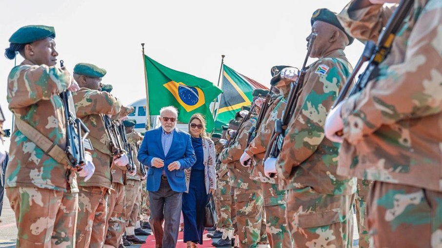 Presidente Lula e a Primeira-dama Janja Lula da Silva desembarcam em Joanesburgo, África do Sul - 21.08.2023