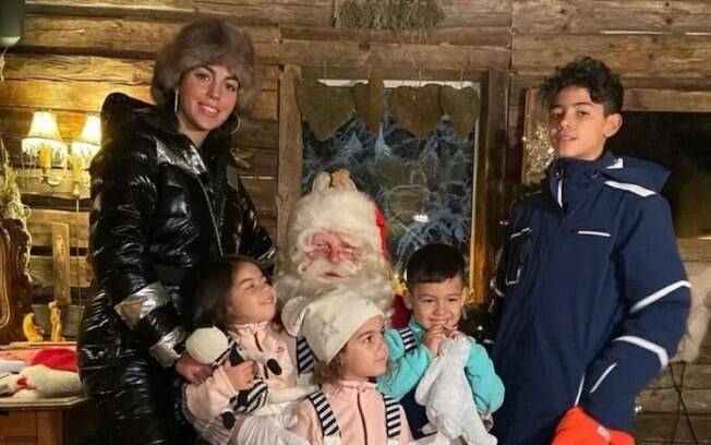Sem Cristiano Ronaldo, filhos de do português conhecem o Papai Noel, no Polo Norte