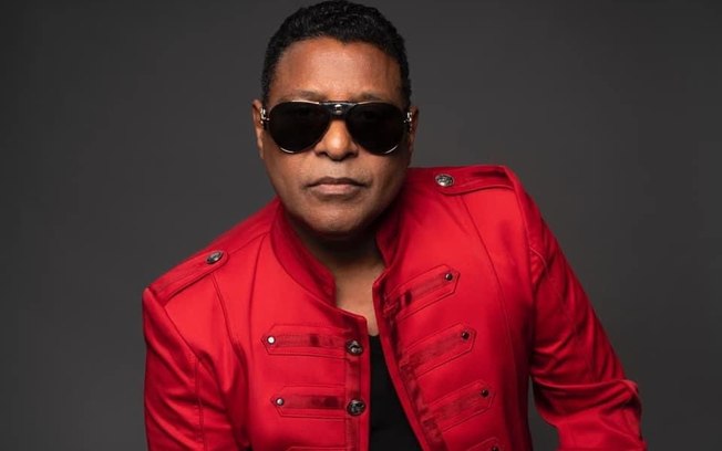 Stevie B: O Rei do Freestyle que encanta o Brasil com “O Baile dos Sonhos”