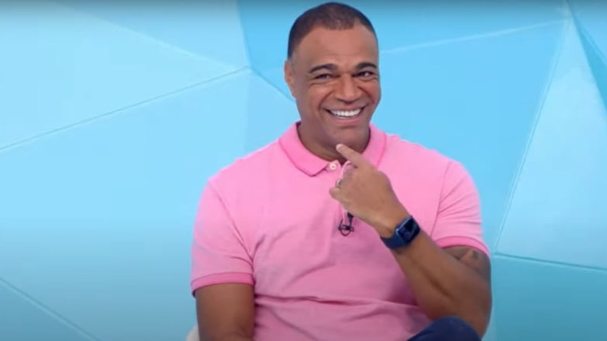 Denílson fará estreia como apresentador solo na TV brasileira