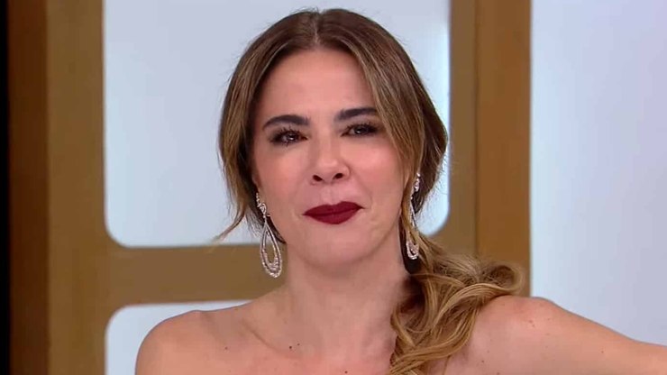 Luciana%20Gimenez%20est%C3%A1%20fora%20da%20RedeTV!%3B%20saiba%20o%20motivo