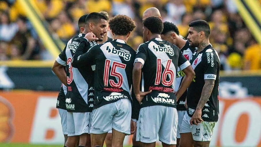 Léo Matos confirma saída do Vasco