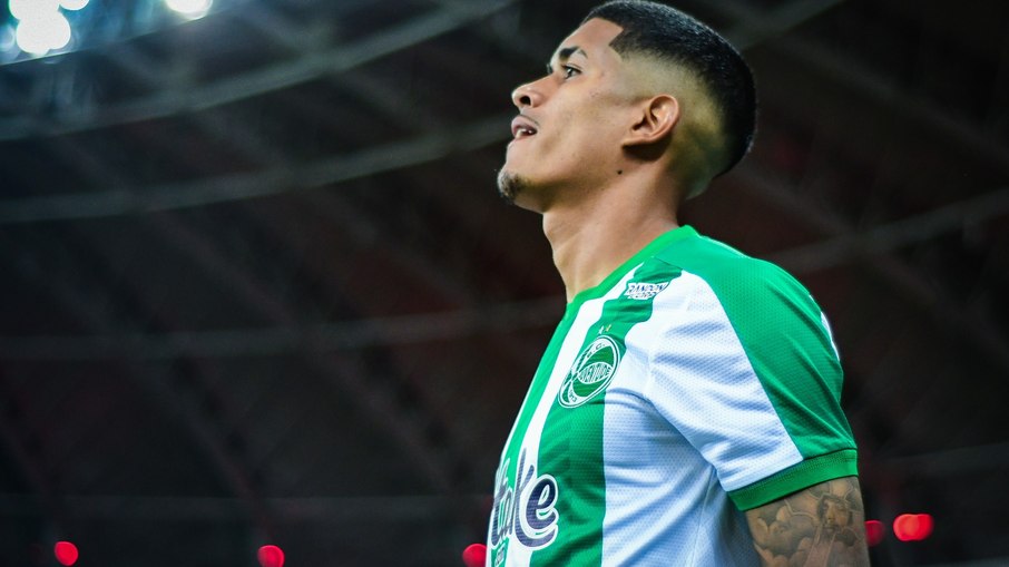 Lucas Barbosa comenta sobre Série A com o Juventude, possível retorno ao Santos e mais