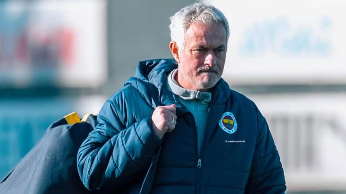Na mira da Seleção, Mourinho pode ser demitido de seu clube em breve Na mira da Seleção, Mourinho pode ser demitido de seu clube em breve