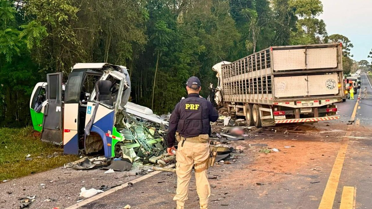 Acidente
com 23 mortos no PR é o mais grave desde 2021, diz PRF - QTU Questões do Universo