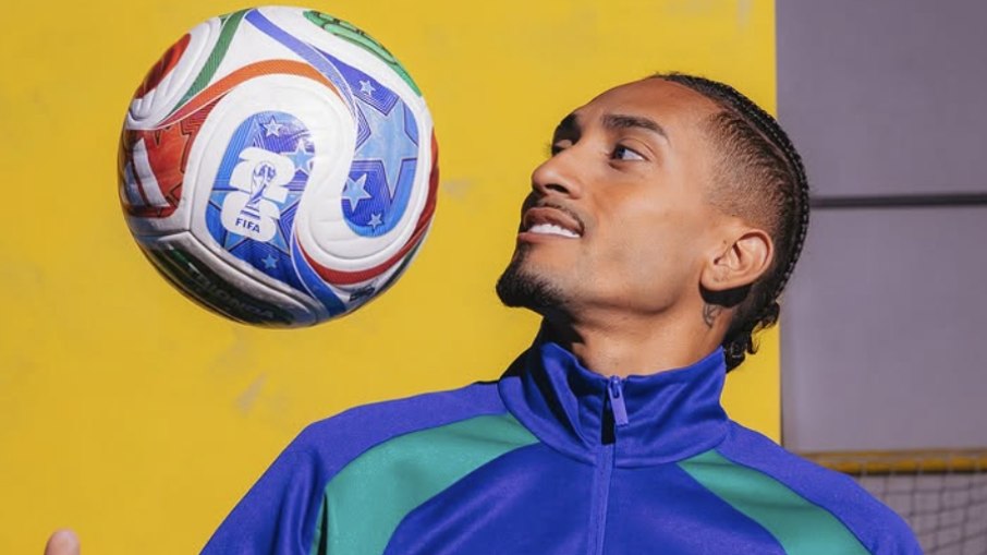 Raphinha fez uma série de publiações com seus números na temporada passada Raphinha fez uma série de publiações com seus números na temporada passada