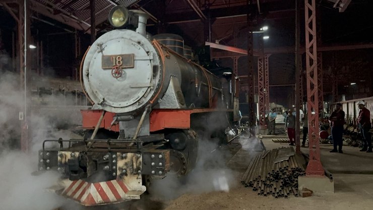 Maria Fumaça Madeira-Mamoré volta aos trilhos depois de 20 anos