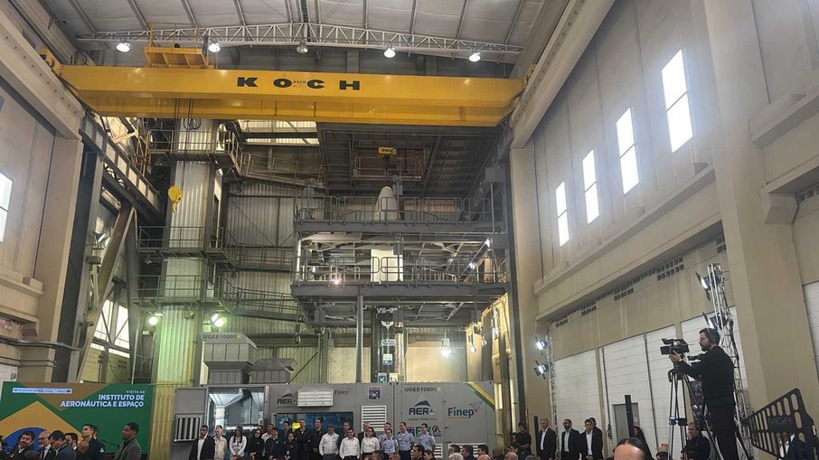A visita aconteceu no início da tarde desta segunda-feira (13) no Instituto de Aeronáutica e Espaço (IAE).