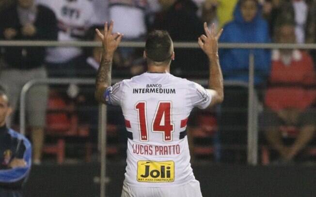 Pratto fez um gol e deu uma assistência na vitória do São Paulo sobre o Palmeiras