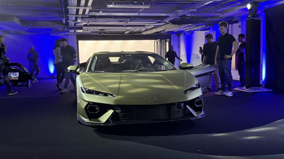 Lamborghini Temerario chega ao Brasil por R$ 5,8 milhões