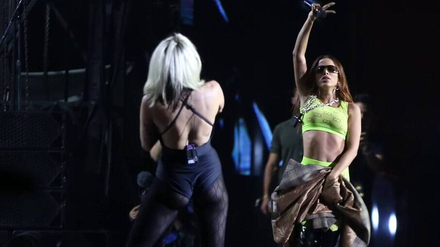  Apresentação de Miley Cyrus e Anitta no palco Budweiser no segundo dia de festival Lollapalooza Brasil no autodromo de Interlagos