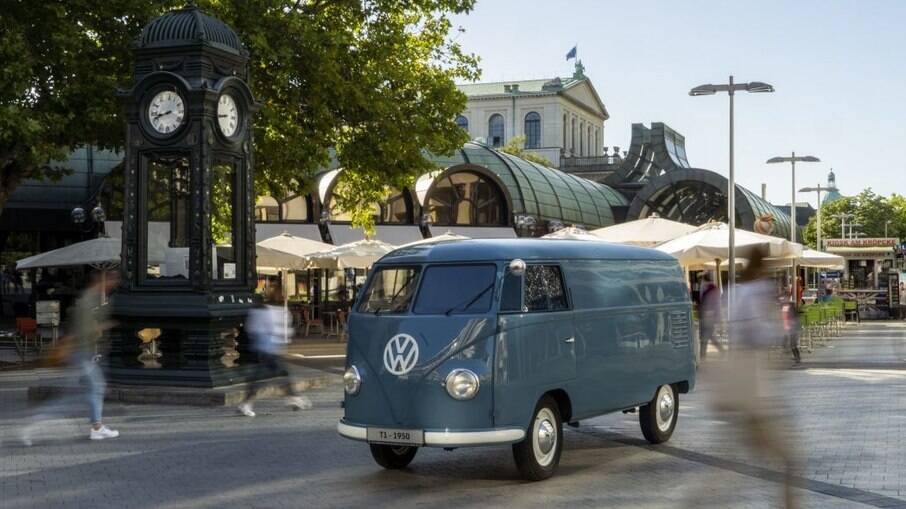 VW Kombi do início dos anos 50 chegou a ser importada para o Brasil, onde passou a ser fabricada em 1957
