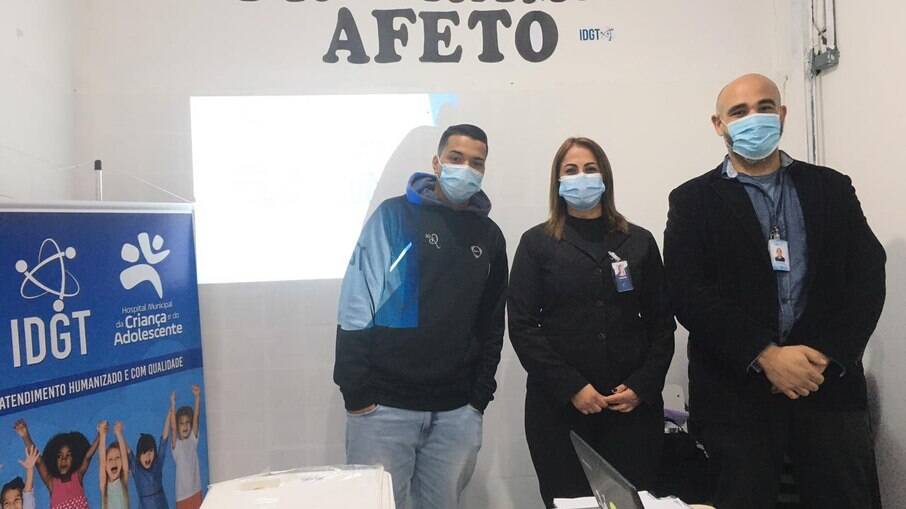 A palestra falou sobre técnicas de limpeza, desinfecção e esterilização em todos os ambientes do hospital. A palestra falou sobre técnicas de limpeza, desinfecção e esterilização em todos os ambientes do hospital.