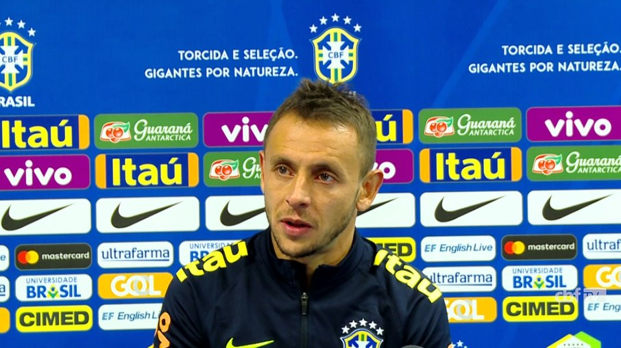 Rafinha recusa convocação para eliminatórias