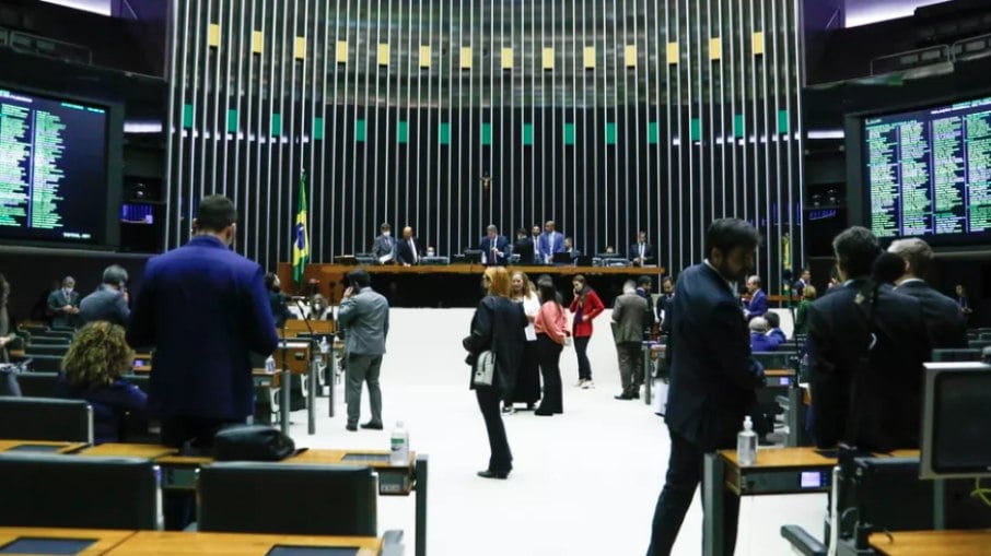 Câmara discute projeto que muda nome do Auxílio Brasil e prevê benefício mínimo de R$ 600  
