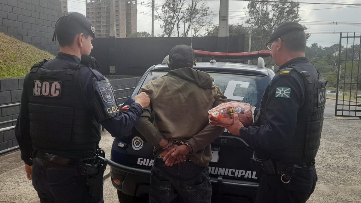 Suspeito tentou fugir pelo terminal rodoviário, mas foi contido pelos agentes