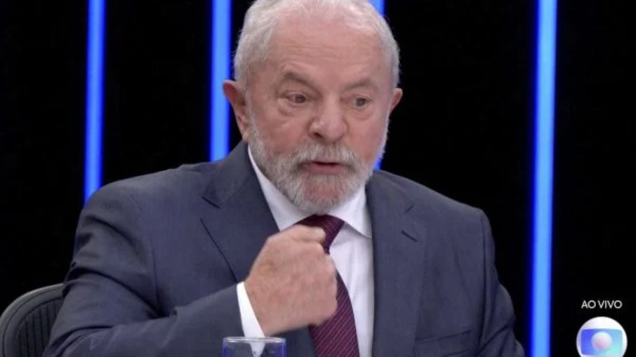 Lula ainda prometeu acabar com o teto de gastos e retomar investimentos em saúde e educação