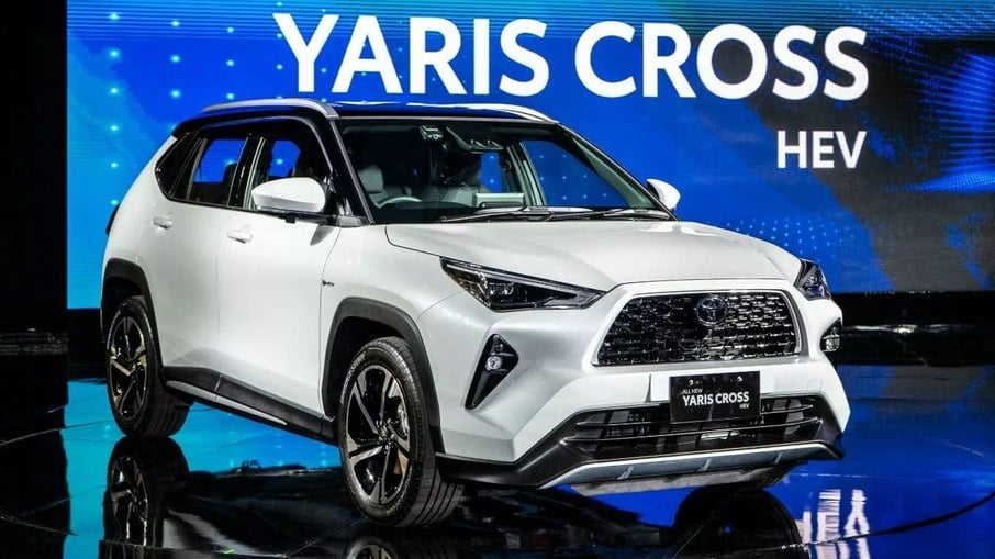 Toyota Yaris Cross apresenta similaridades visuais com o RAV4 e deve chegar no último trimestre do ano que vem