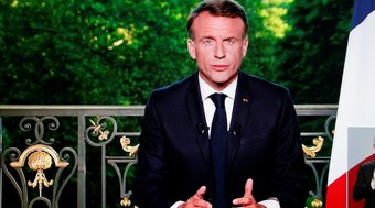 Macron descarta renúncia 