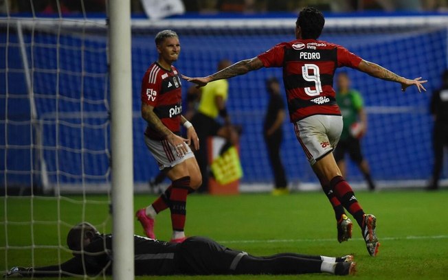 Pedro comemorando gol na Arena da Amazônia